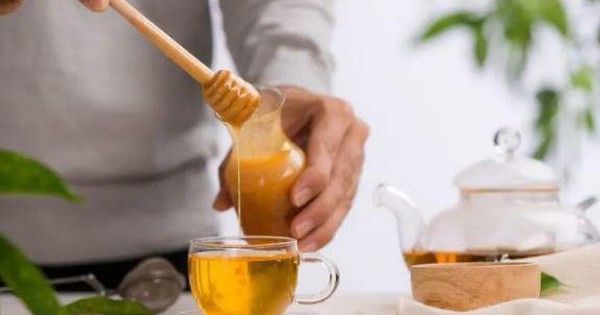 ai khong nen uong tra xanh pha mat ong 69621b75346cb